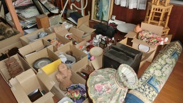 【遺品整理】捨てられない気持ちとの向き合い方と、具体的な対処法まとめ。